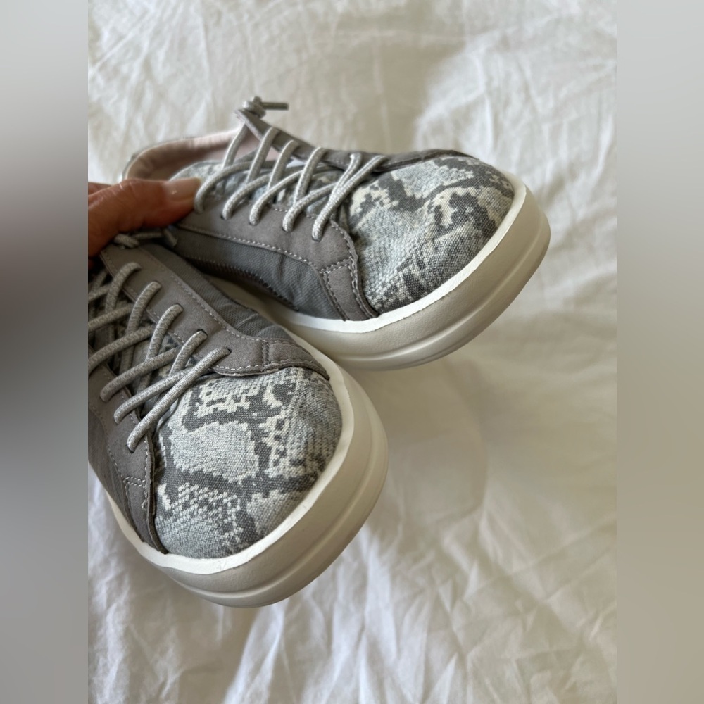 Hey Dude Women's Sz 9 Karina Silver Python Slip On Comfort Walking Shoes - Picture 3 of 7